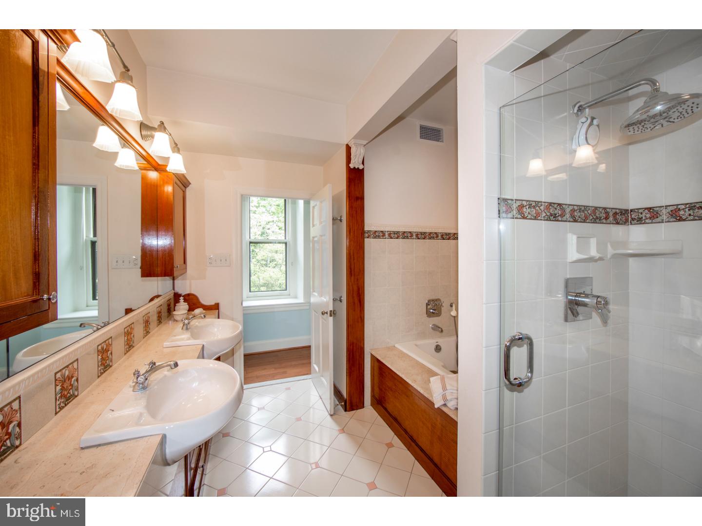 CHESTNUT HILL - Residential