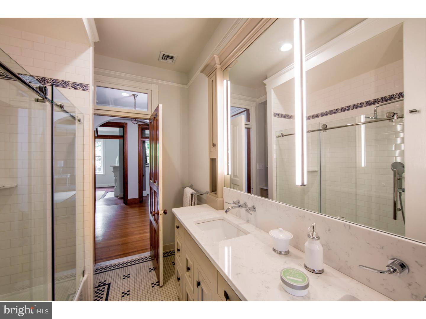 CHESTNUT HILL - Residential