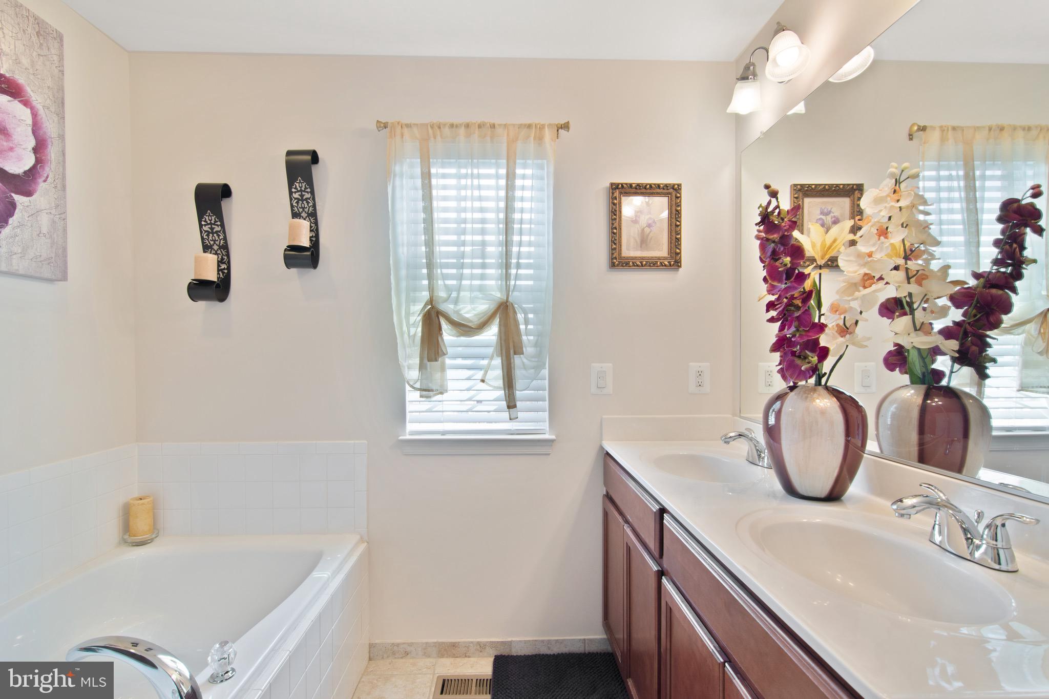 RIVER OAKS - Residential