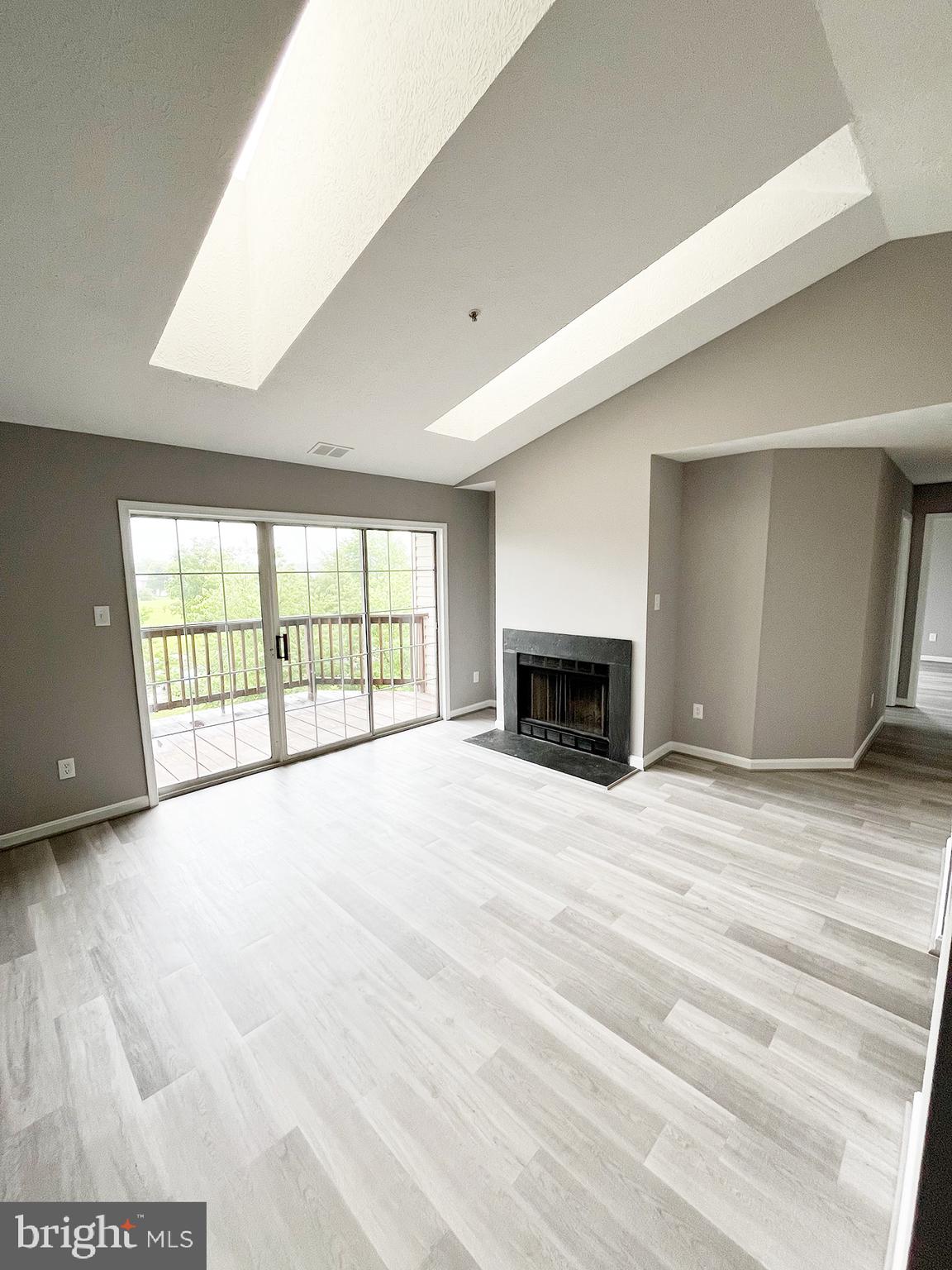 LAKE VIEW - Residential