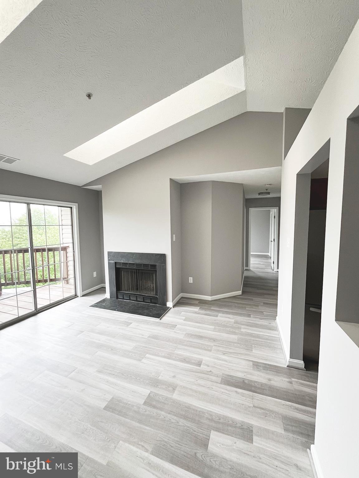 LAKE VIEW - Residential