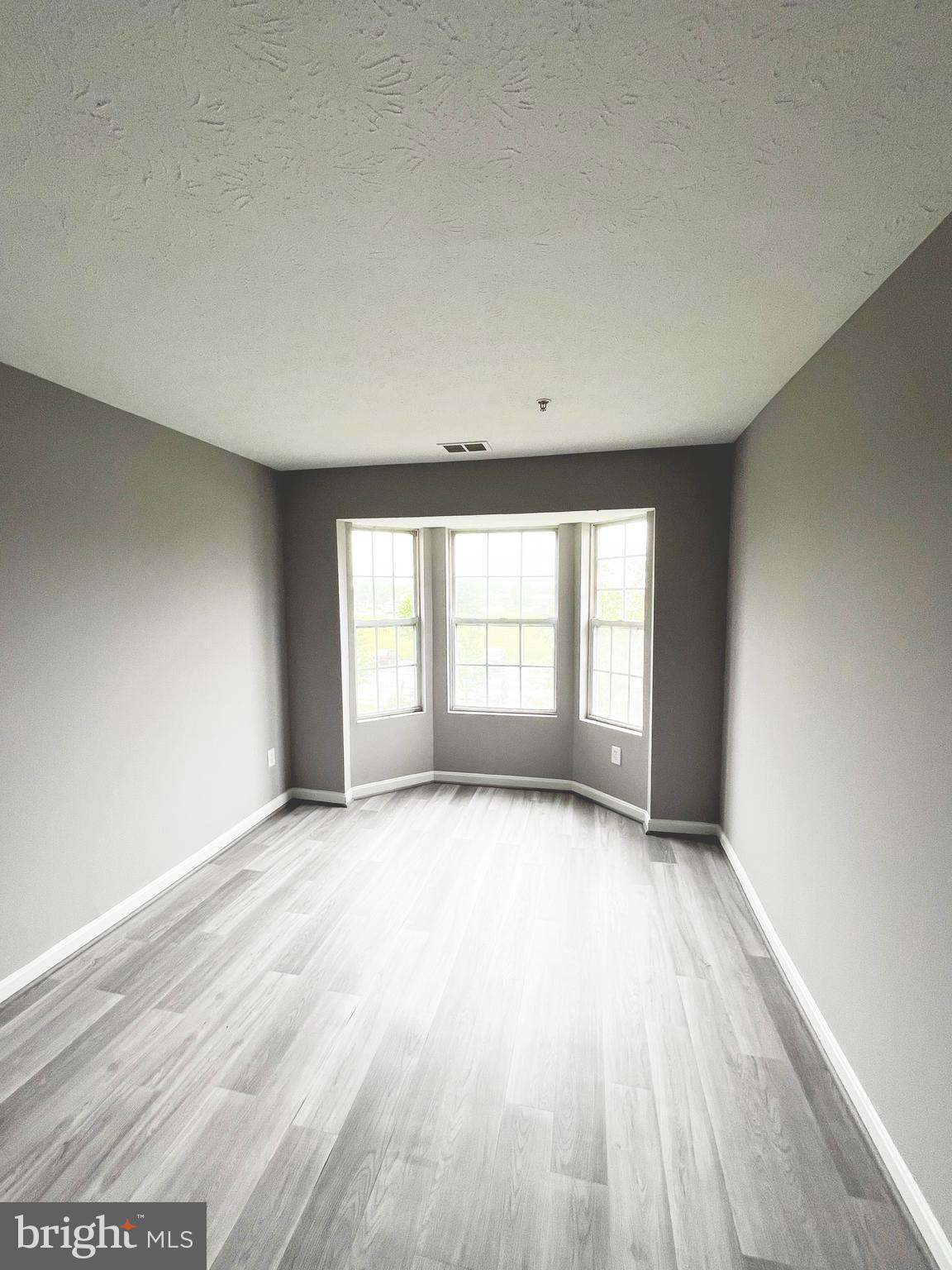 LAKE VIEW - Residential