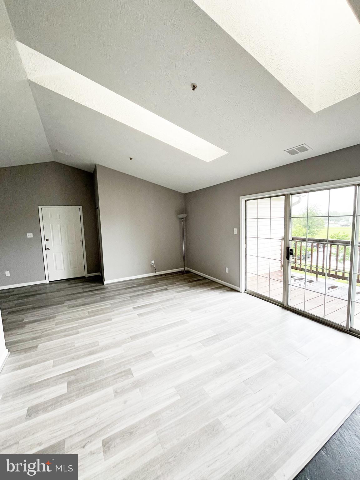 LAKE VIEW - Residential