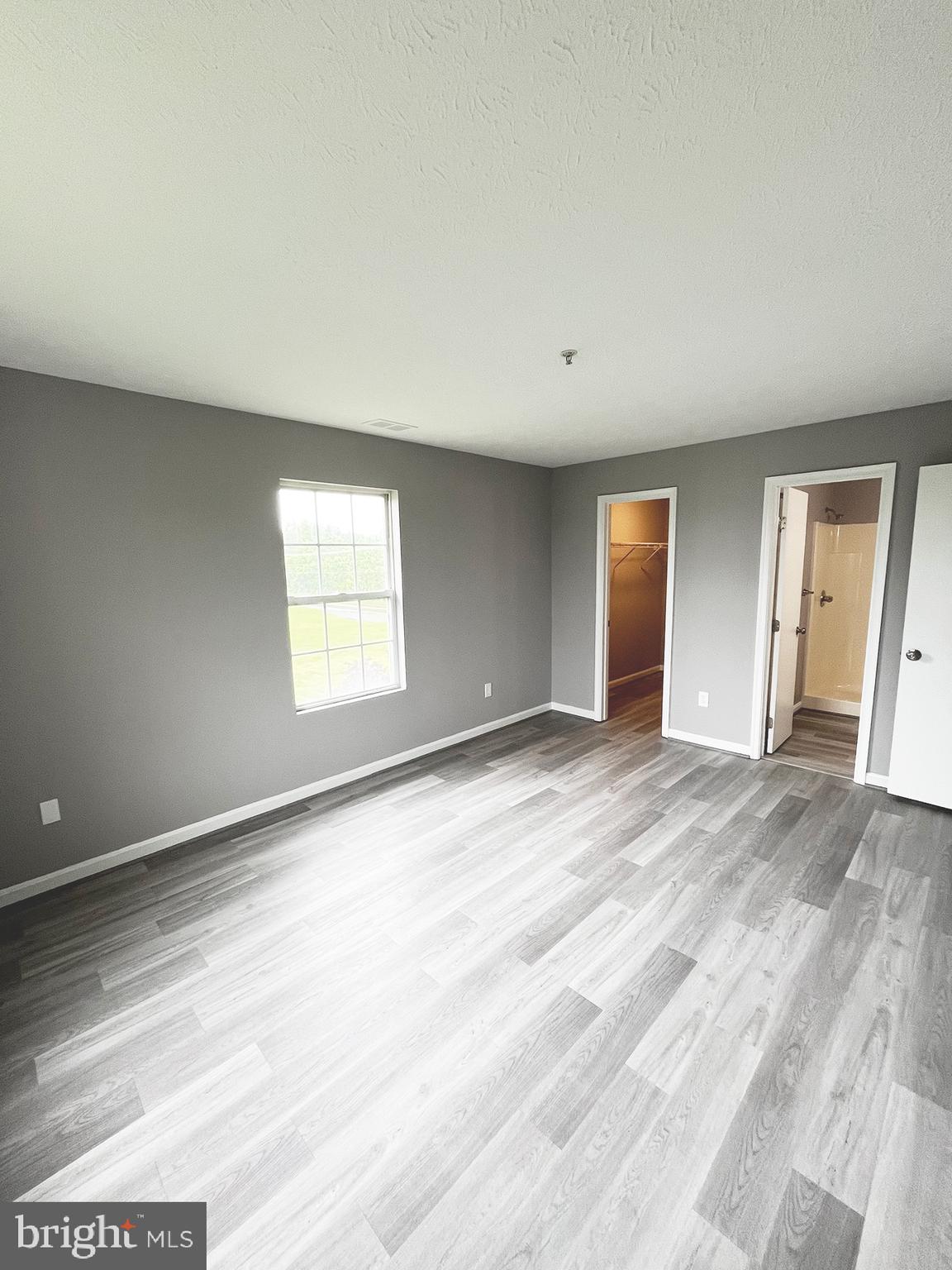 LAKE VIEW - Residential