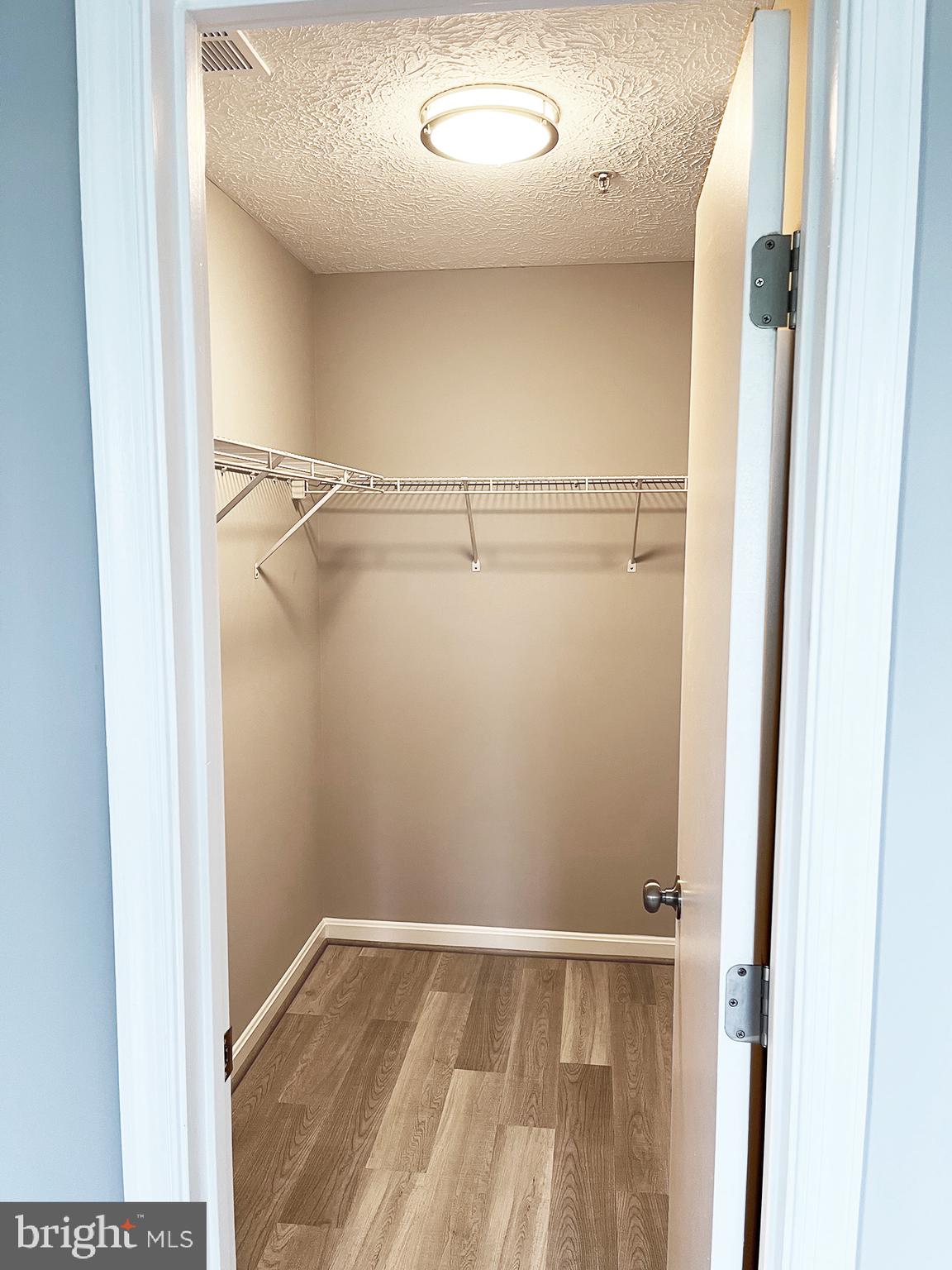 LAKE VIEW - Residential