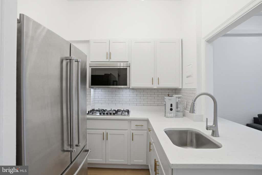 Photo of 313 C Street SE, WASHINGTON, DC 20003 (MLS # DCDC2260502)