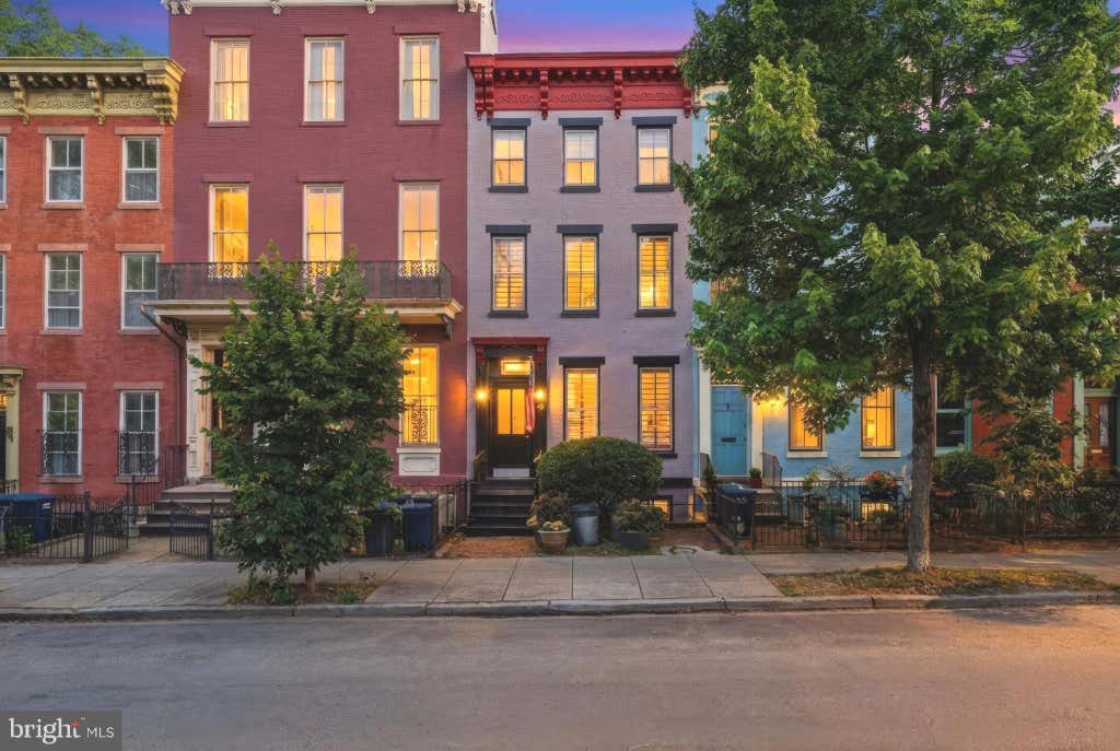 Photo of 313 C Street SE, WASHINGTON, DC 20003 (MLS # DCDC2260502)