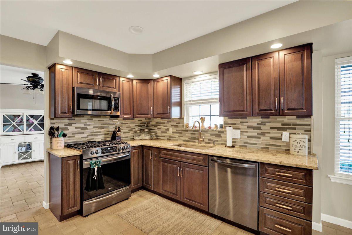 48 HICKORY LANE