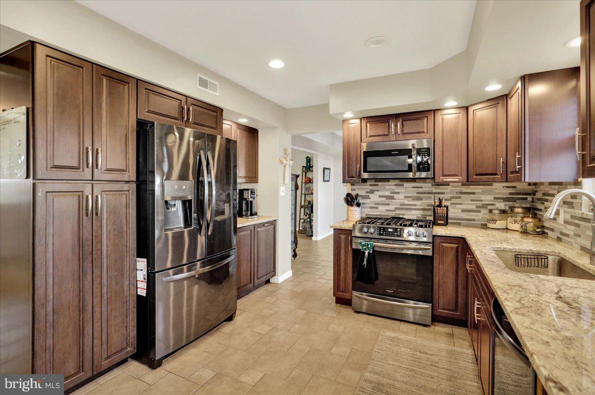 48 HICKORY LANE