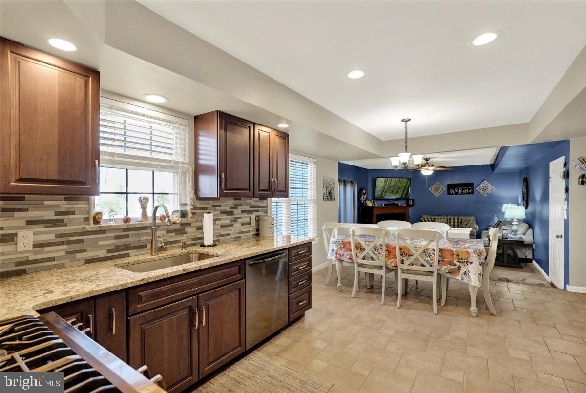 48 HICKORY LANE