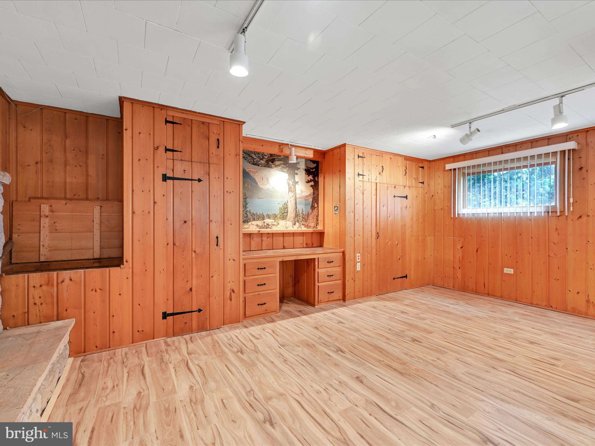 GLENN ACRES - Residential