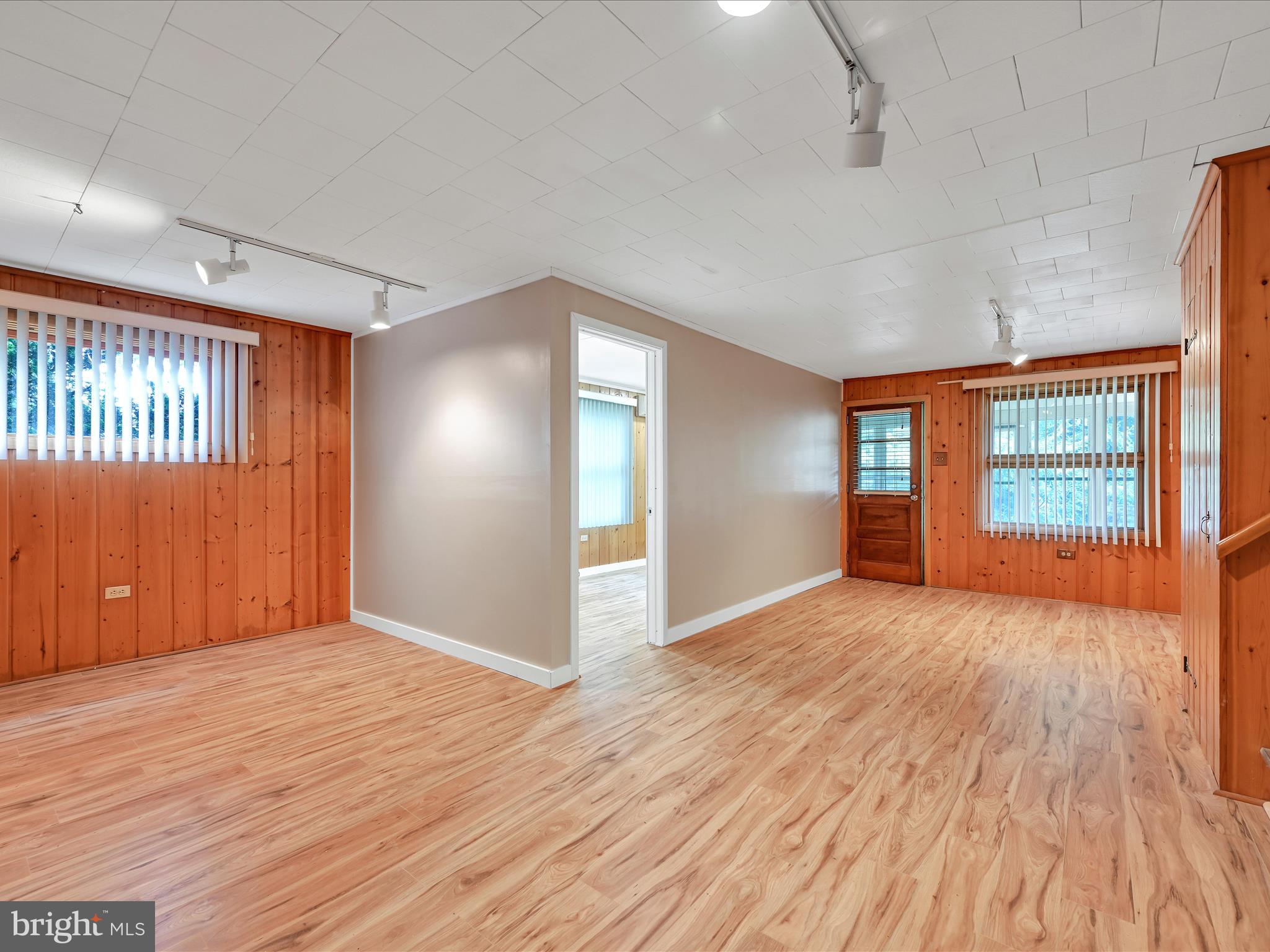 GLENN ACRES - Residential