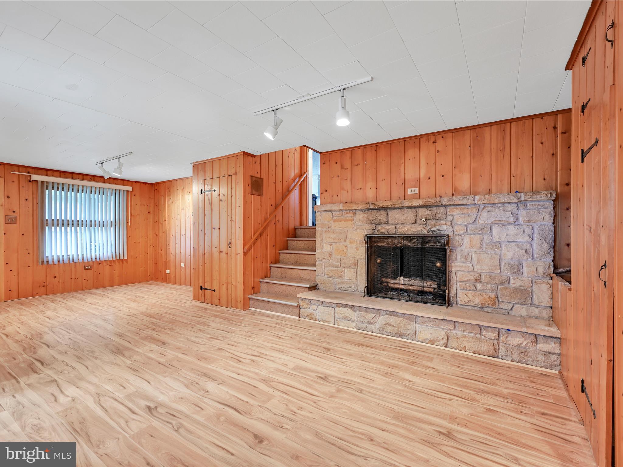 GLENN ACRES - Residential