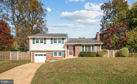 Photo of 7104 Vermillion Place, ANNANDALE, VA 22003 (MLS # VAFX2276706)