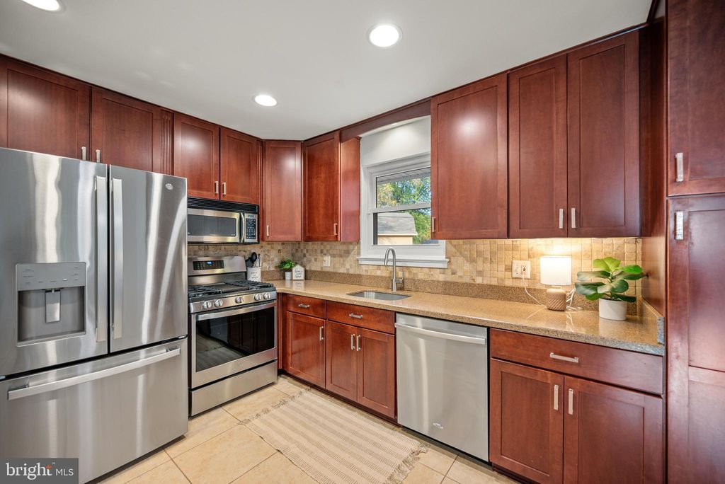 Photo of 7104 Vermillion Place, ANNANDALE, VA 22003 (MLS # VAFX2276706)