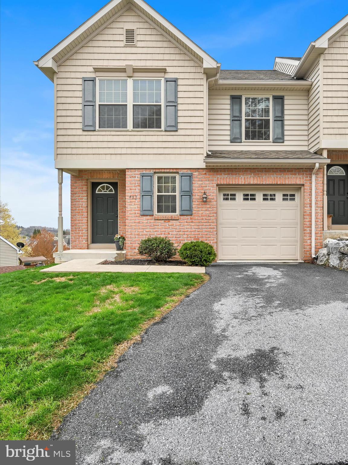 SUMMIT HILLS - Residential