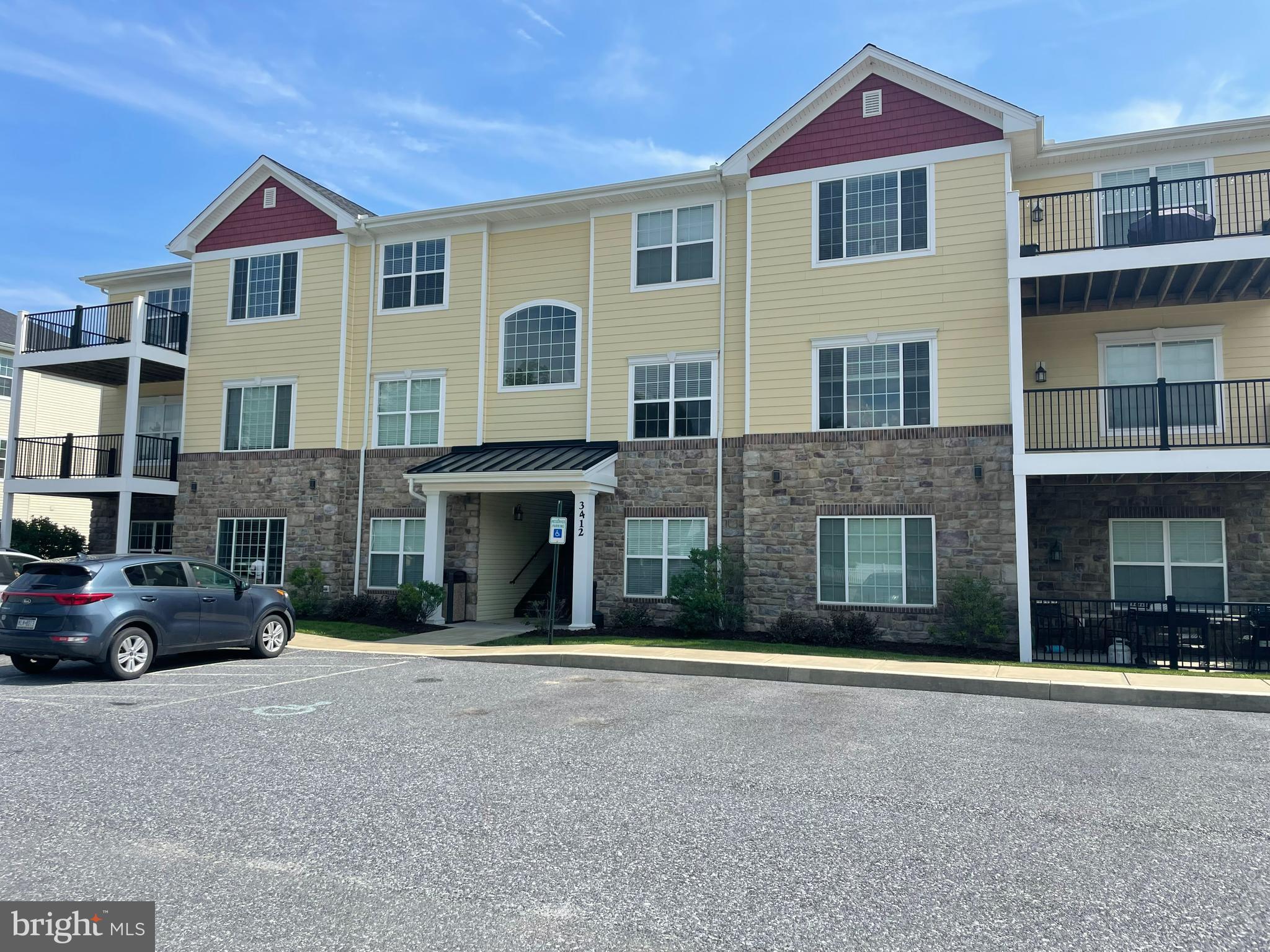 PARADISE - Residential Lease