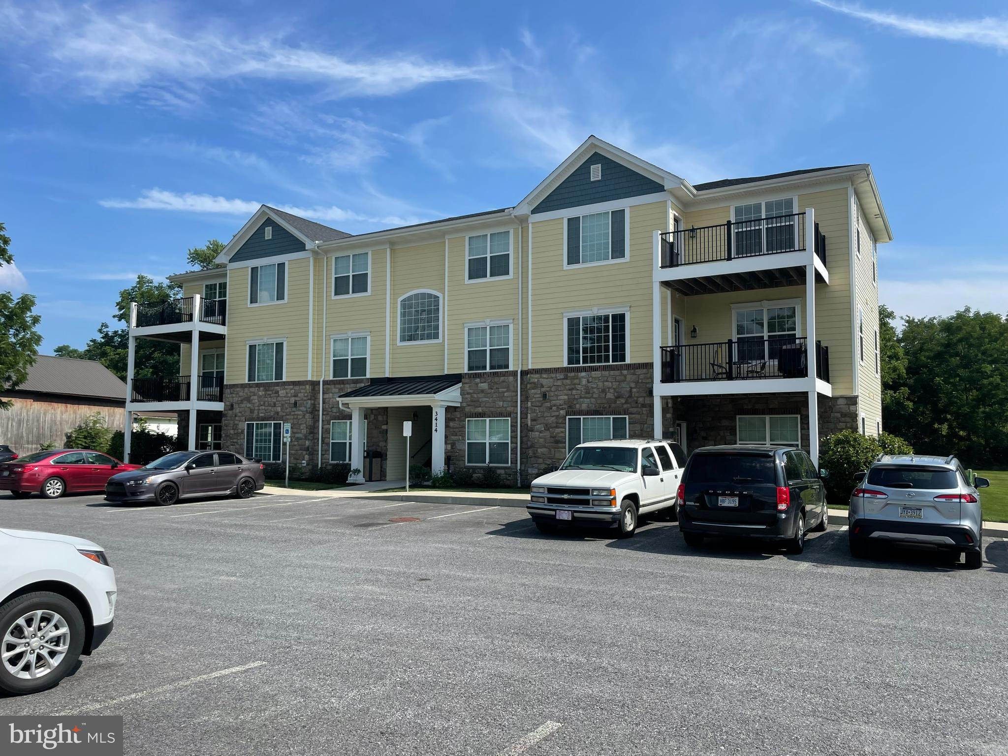 PARADISE - Residential Lease