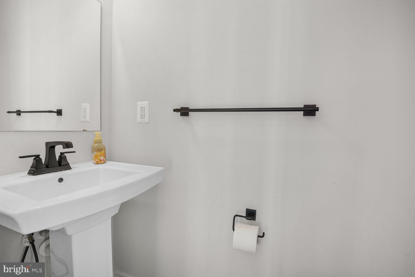 MONTGOMERY VILLAGE - Residential Lease