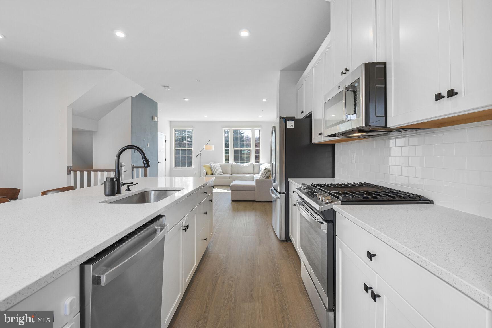 MONTGOMERY VILLAGE - Residential Lease