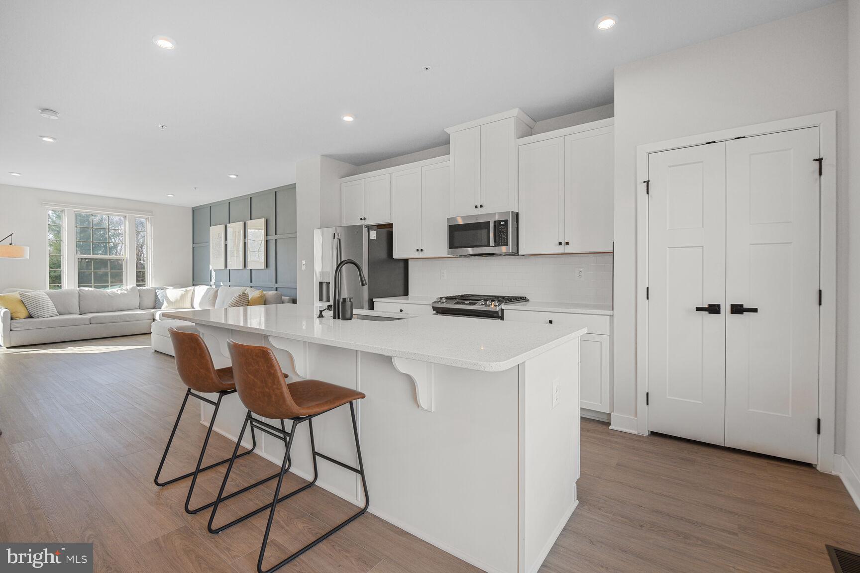 MONTGOMERY VILLAGE - Residential Lease