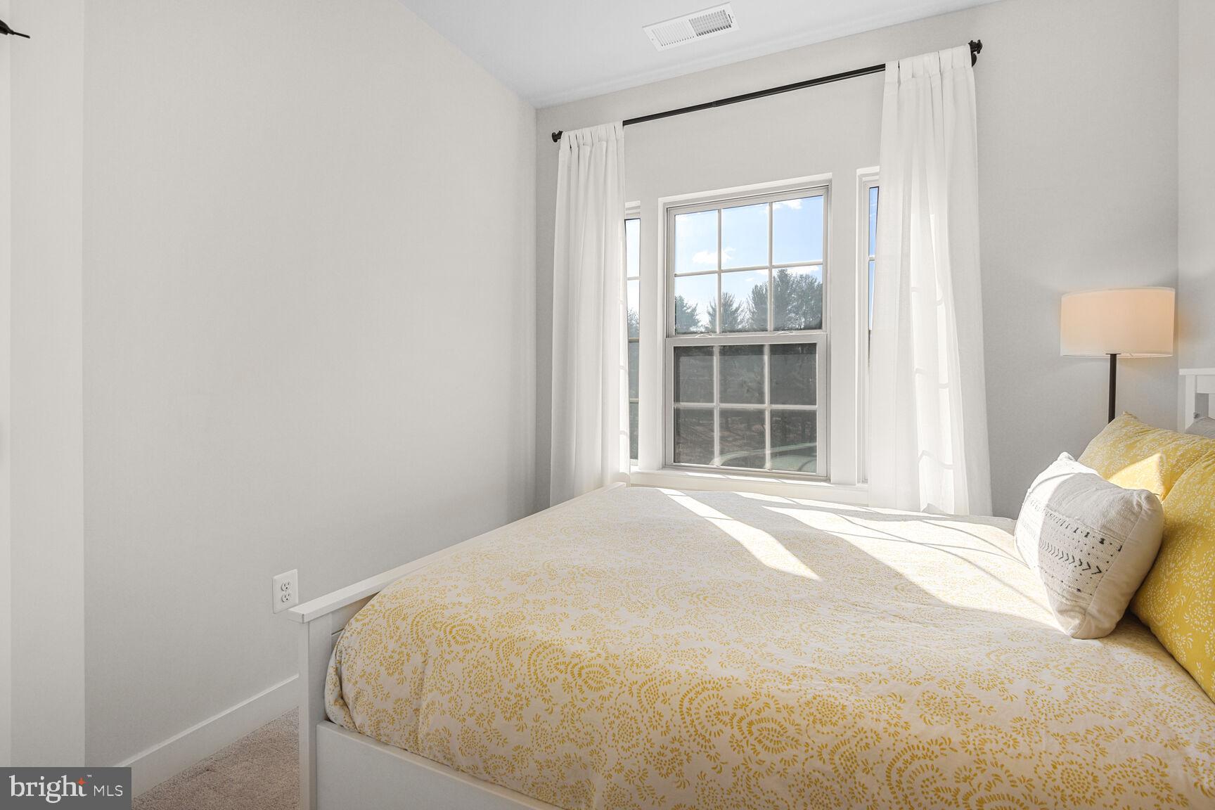 MONTGOMERY VILLAGE - Residential Lease