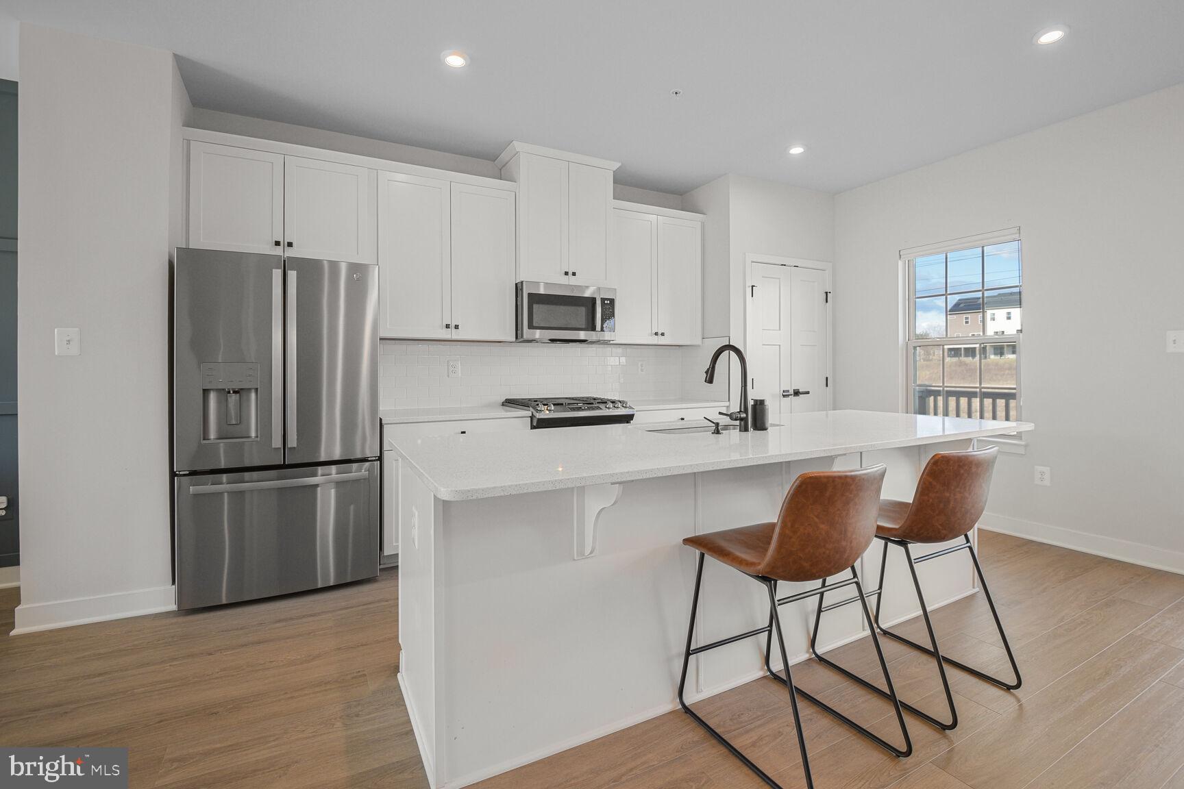 MONTGOMERY VILLAGE - Residential Lease