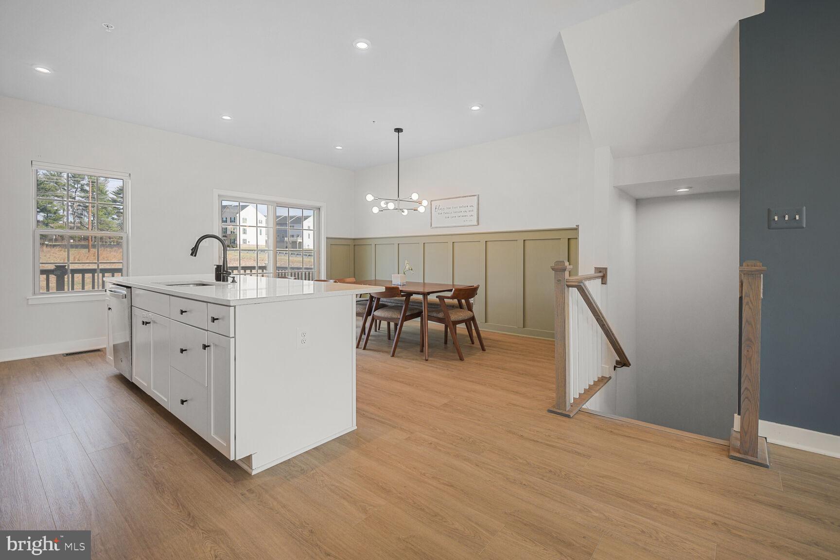 MONTGOMERY VILLAGE - Residential Lease