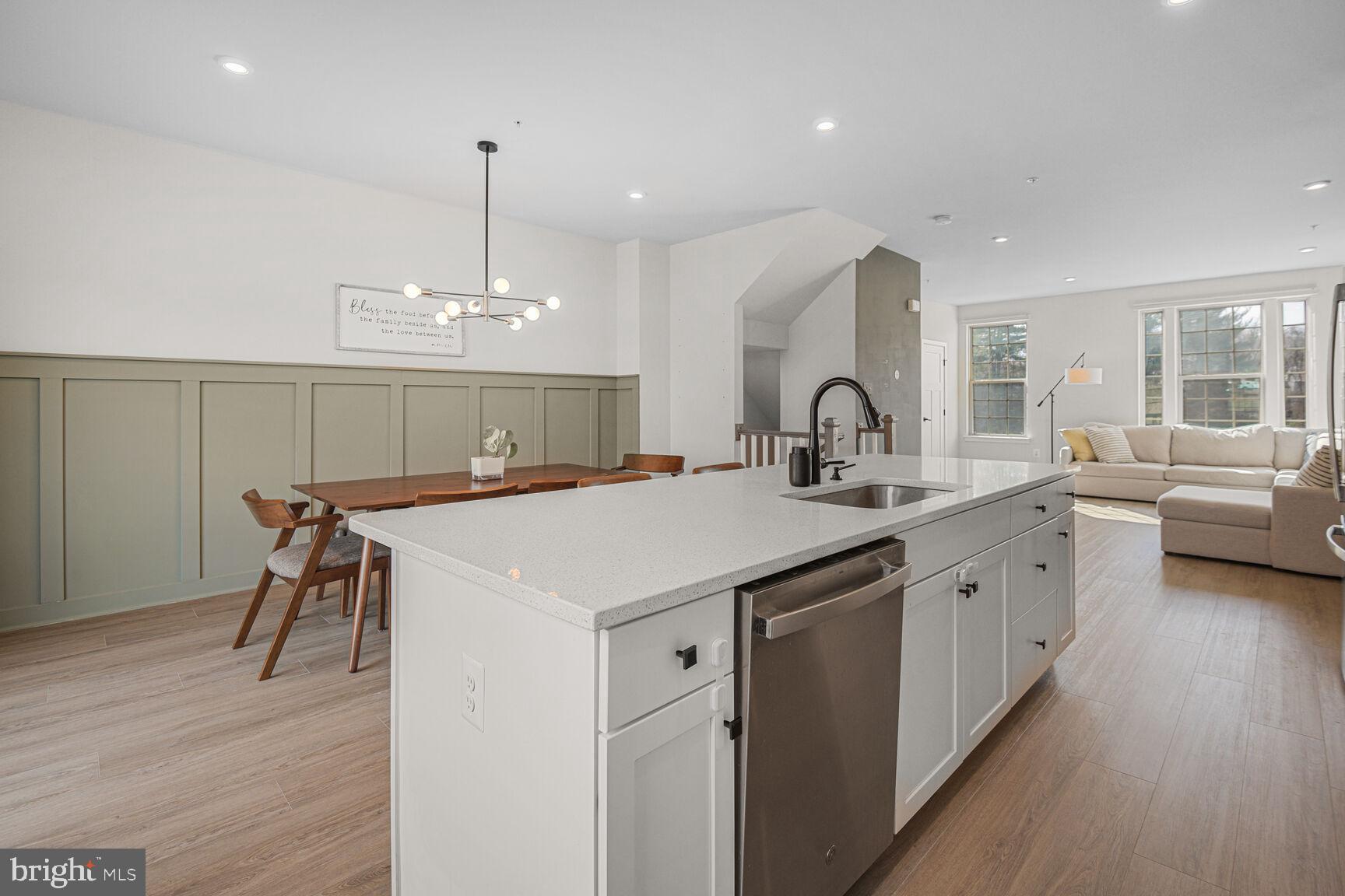 MONTGOMERY VILLAGE - Residential Lease