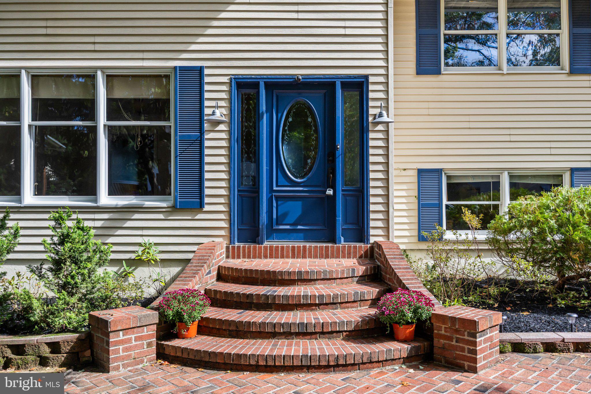 633 ORCHARD WAY
