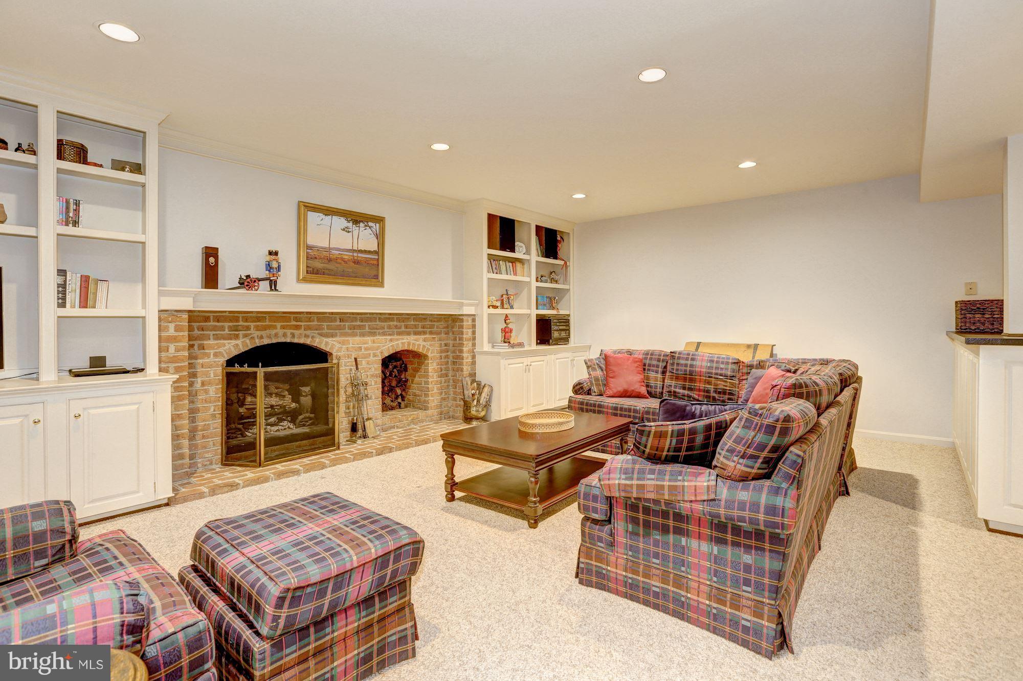 RIVER FALLS - Residential