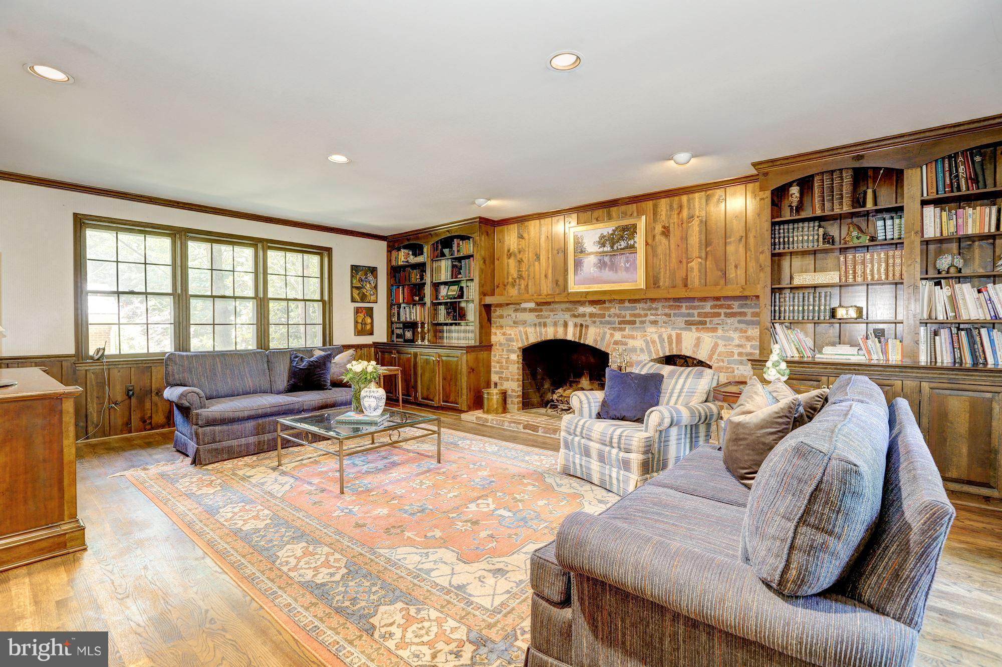 RIVER FALLS - Residential