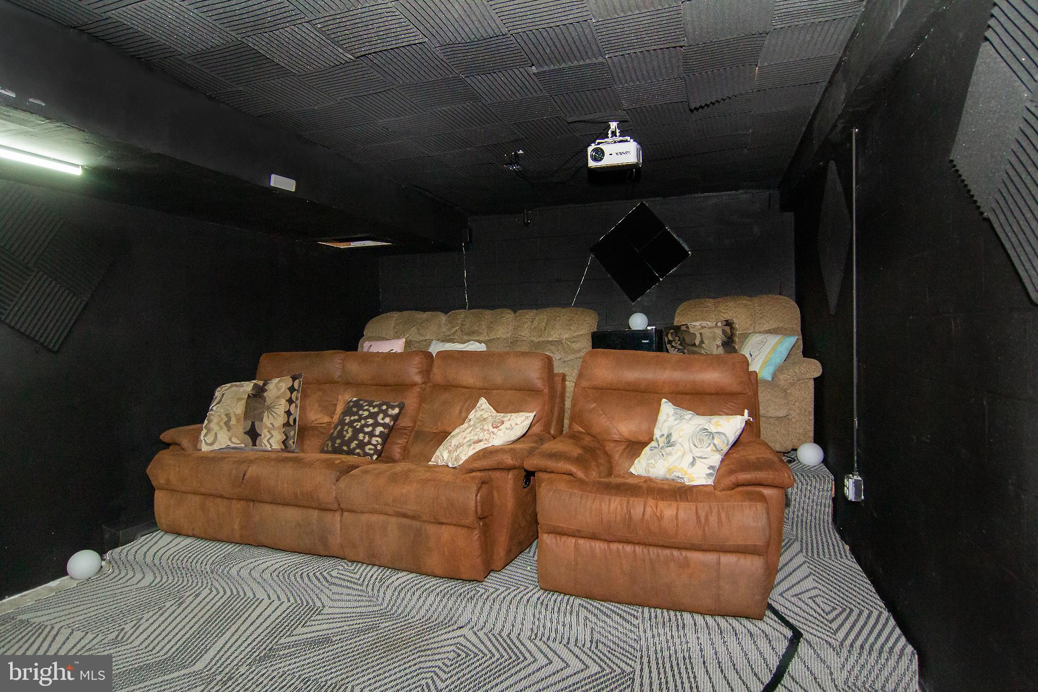 HALL ESTATES III - Residential