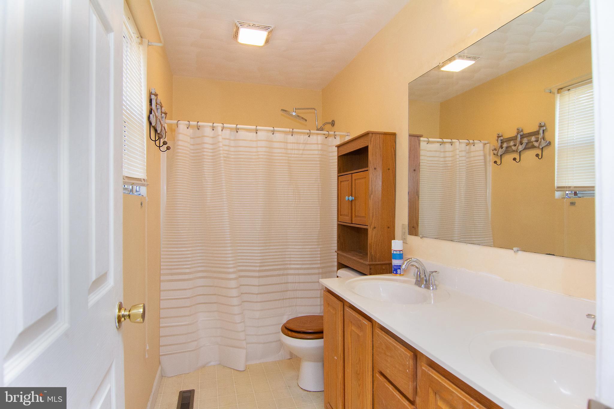 HALL ESTATES III - Residential