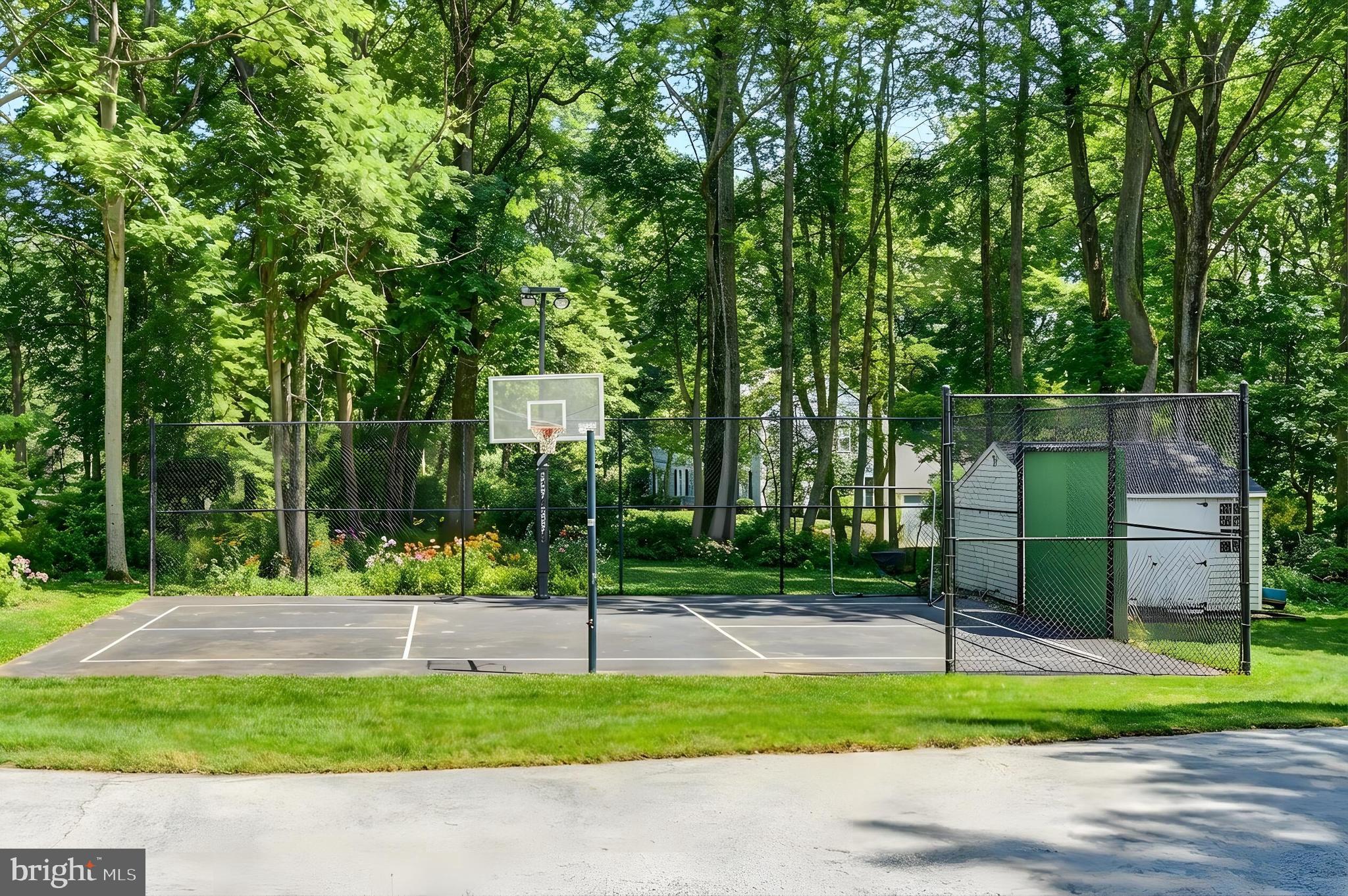 HAPPY HOLLOW WOODS - Residential