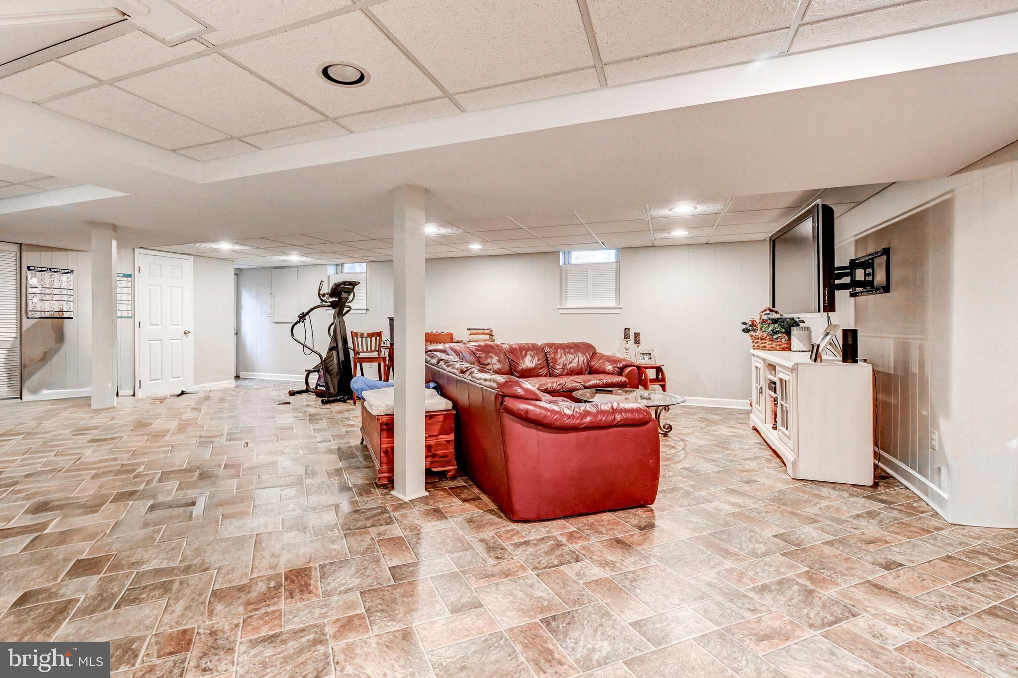 HAPPY HOLLOW WOODS - Residential