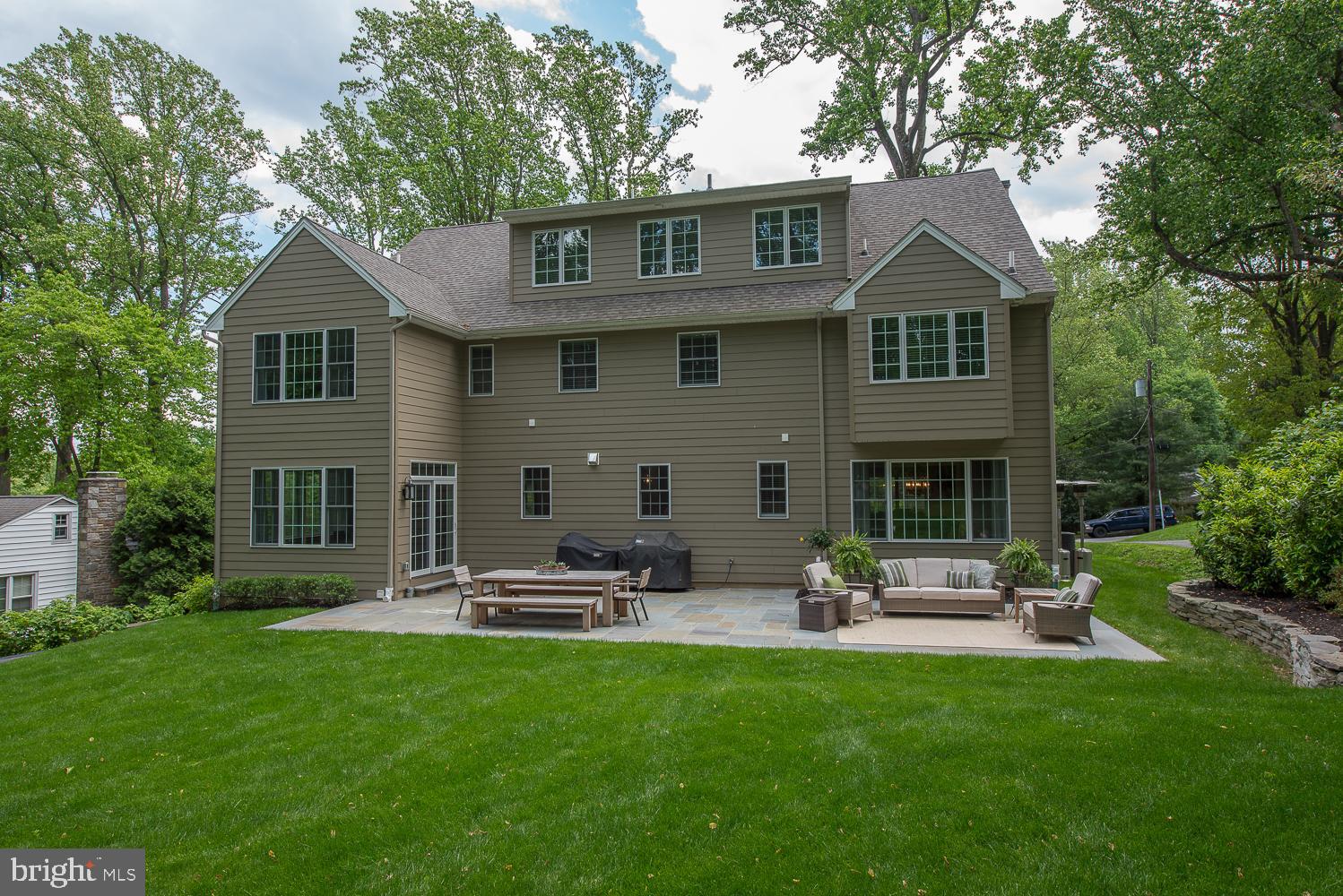 COLONIAL VILLAGE - Residential