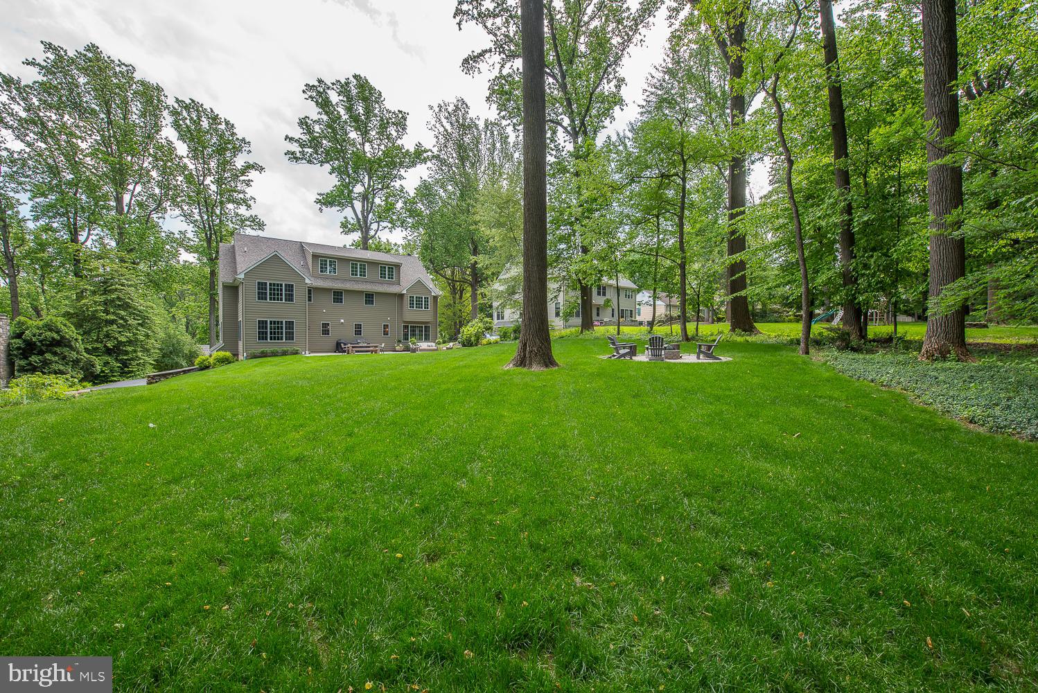 COLONIAL VILLAGE - Residential