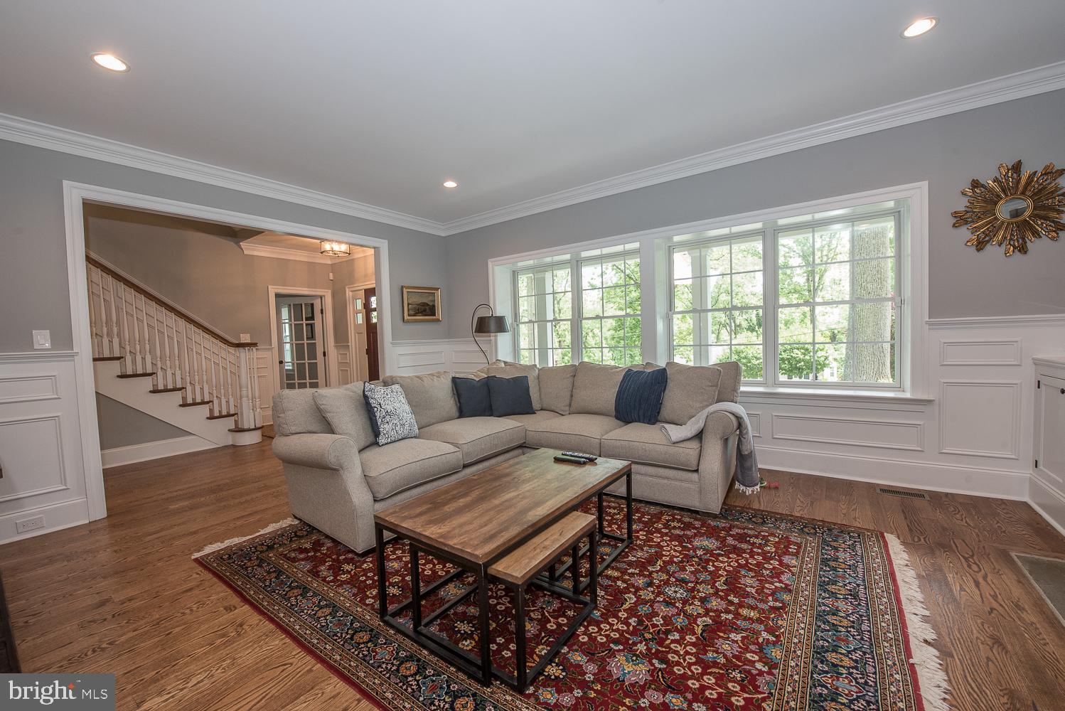 COLONIAL VILLAGE - Residential
