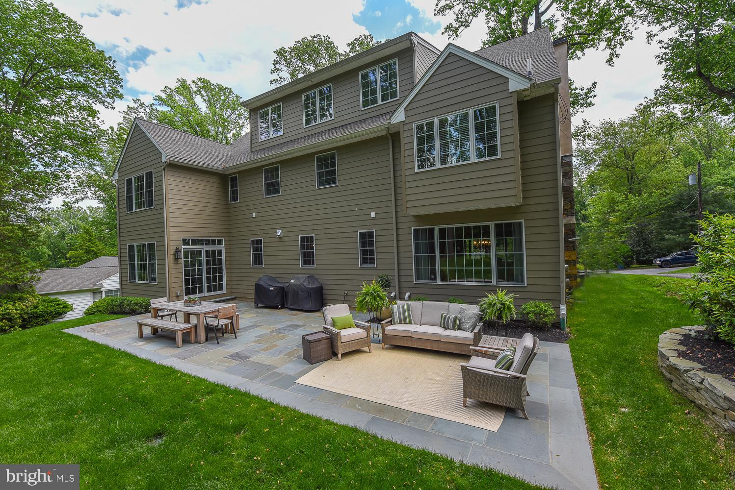 COLONIAL VILLAGE - Residential