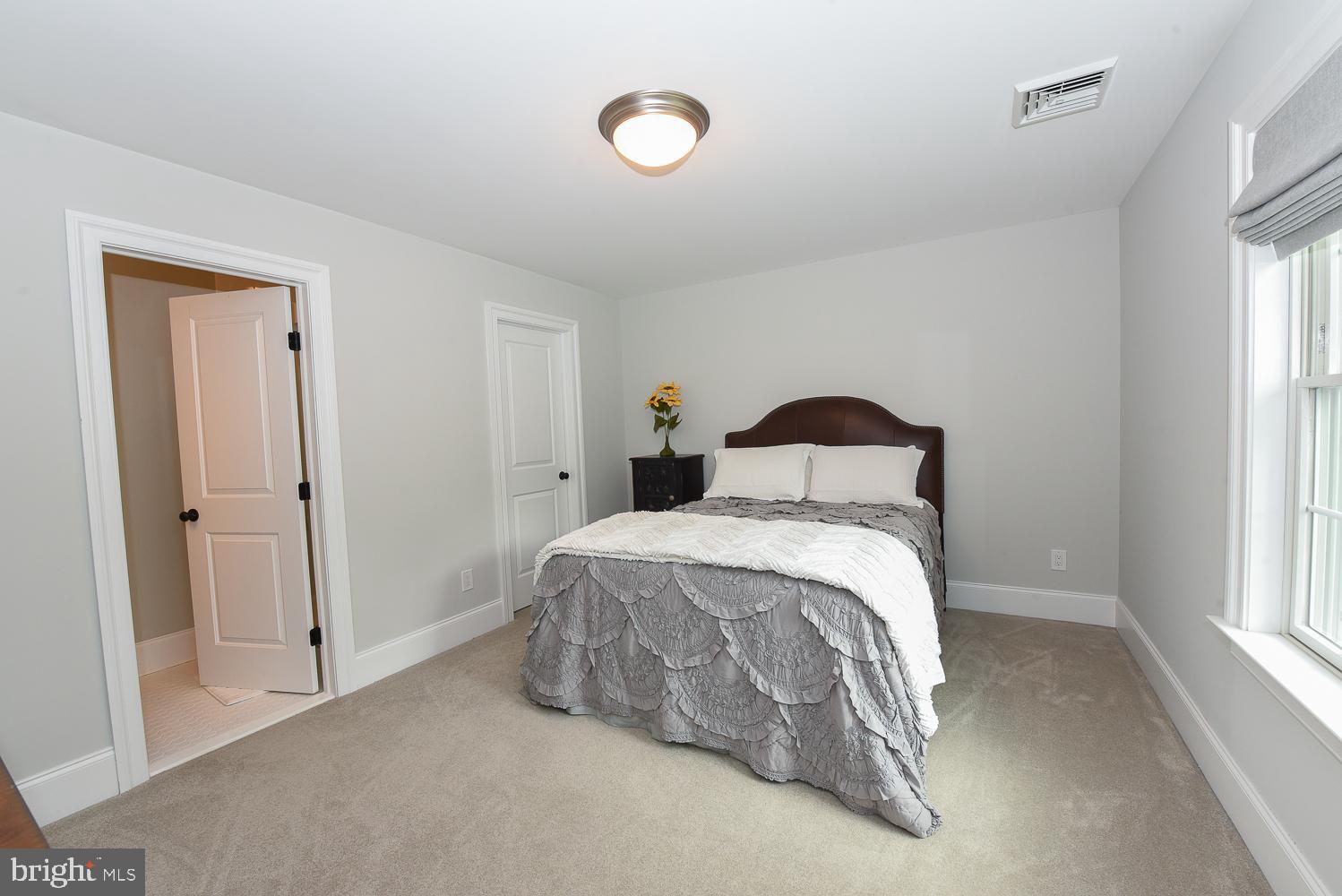 COLONIAL VILLAGE - Residential