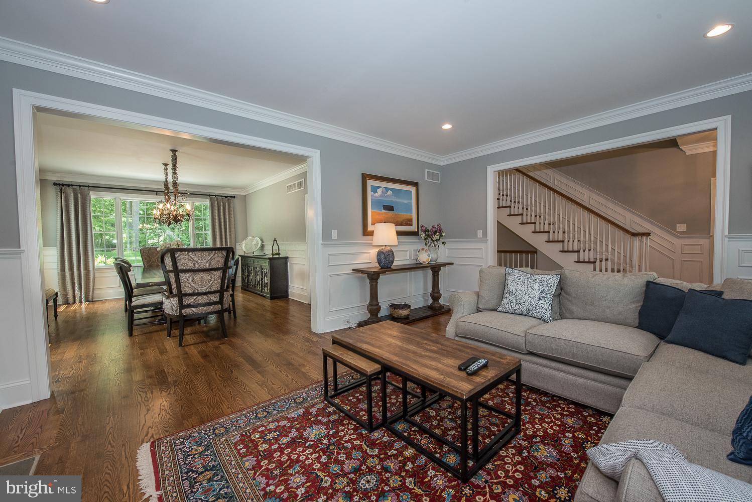 COLONIAL VILLAGE - Residential