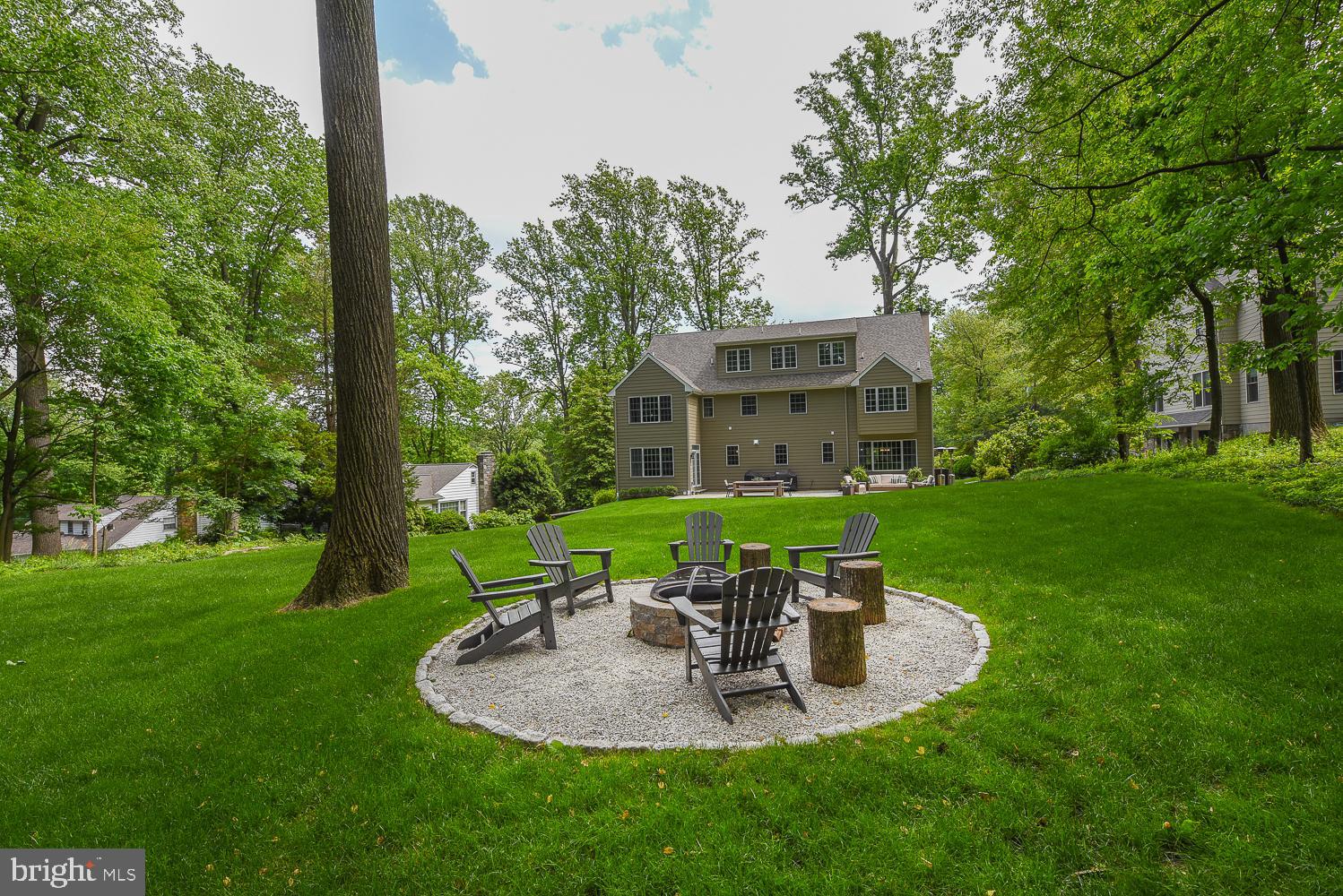 COLONIAL VILLAGE - Residential