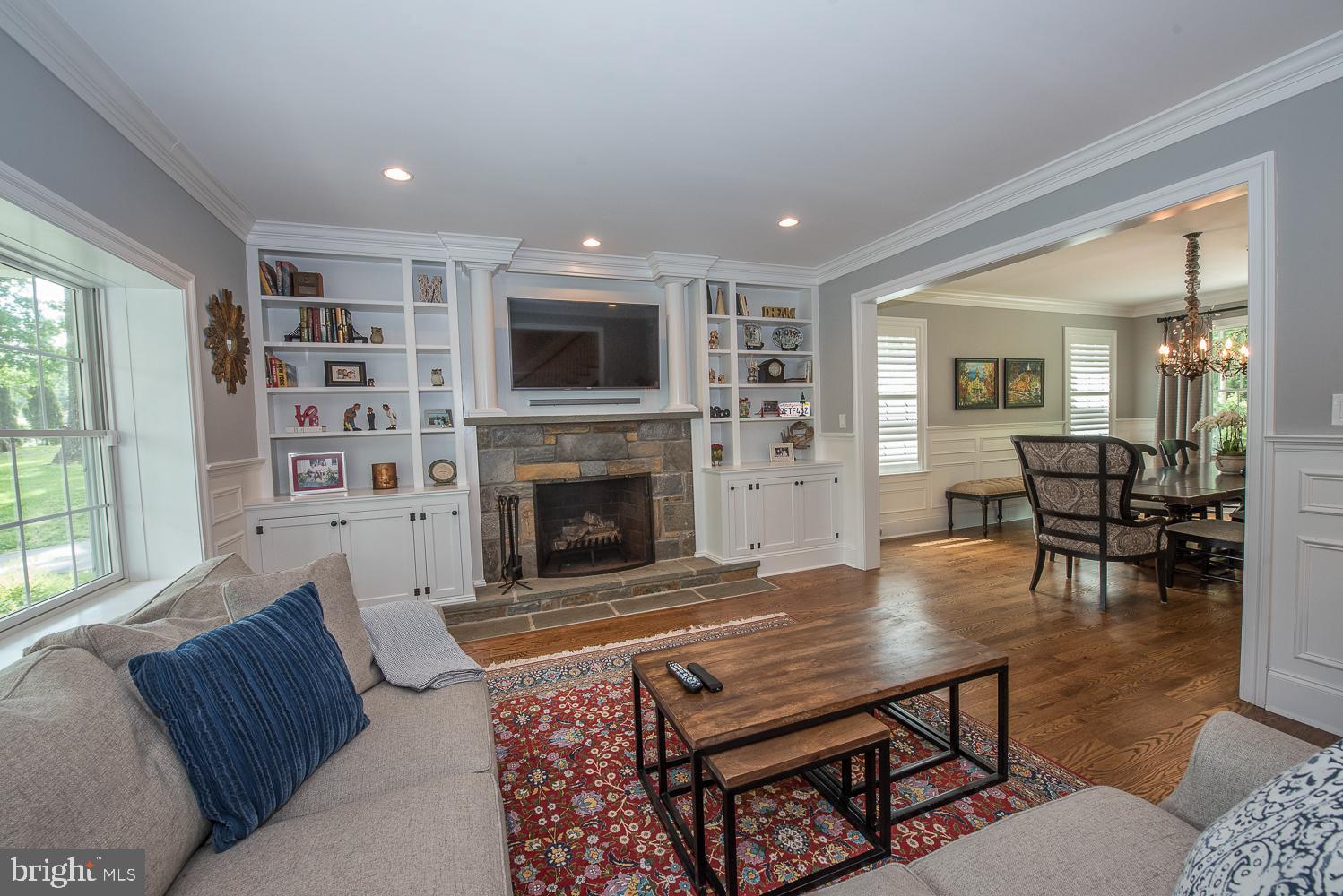 COLONIAL VILLAGE - Residential
