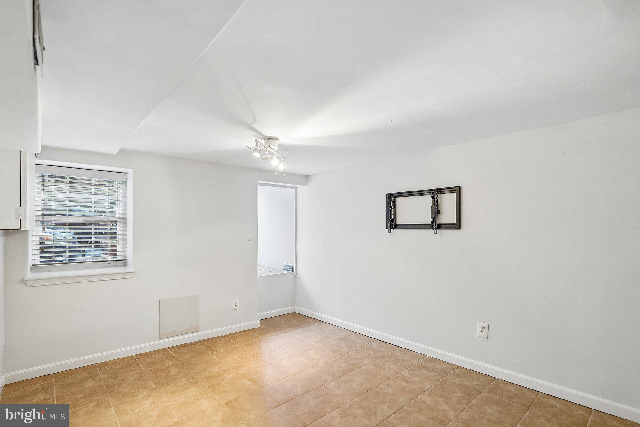 RIVERSIDE - Residential