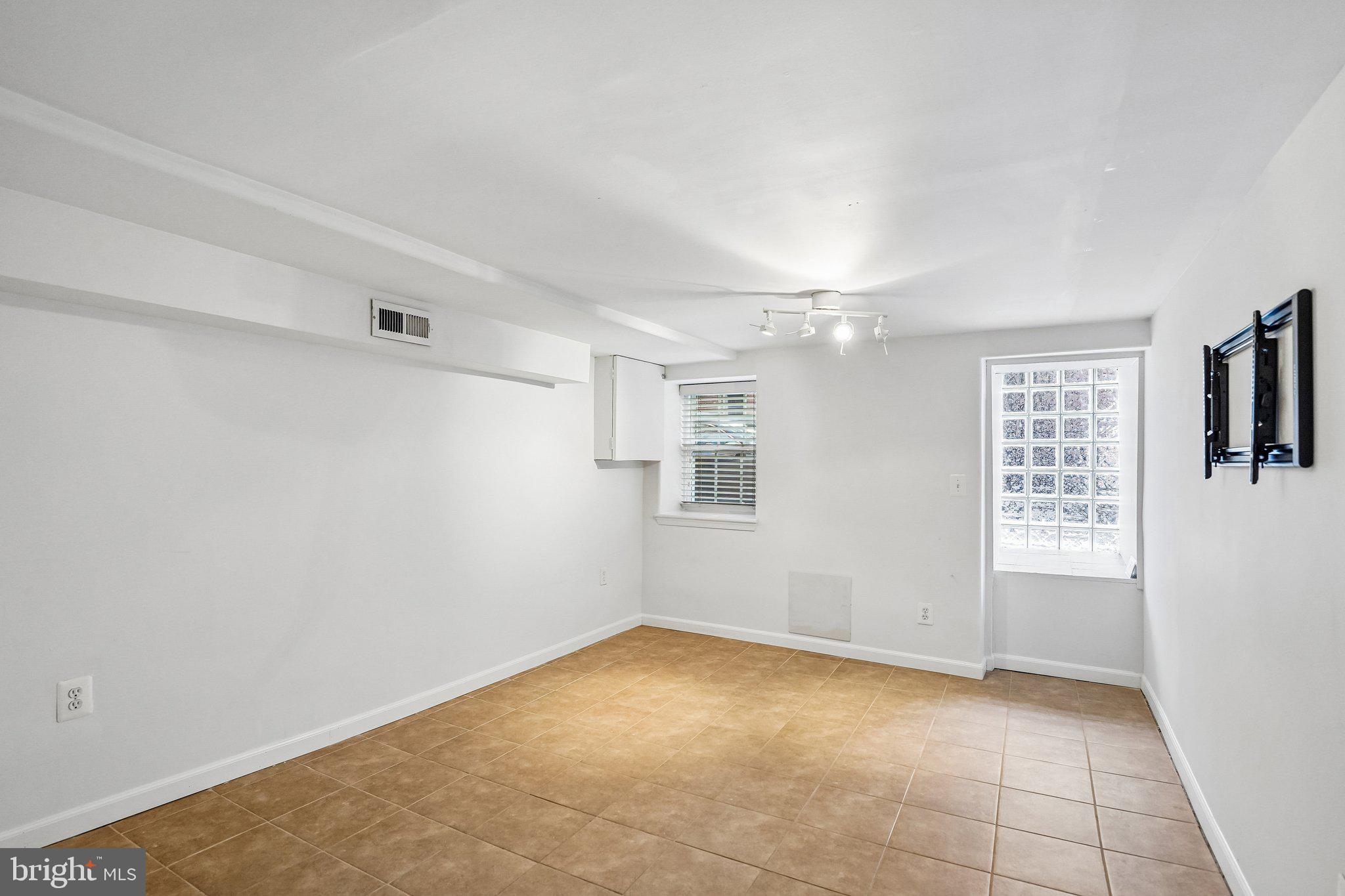 RIVERSIDE - Residential