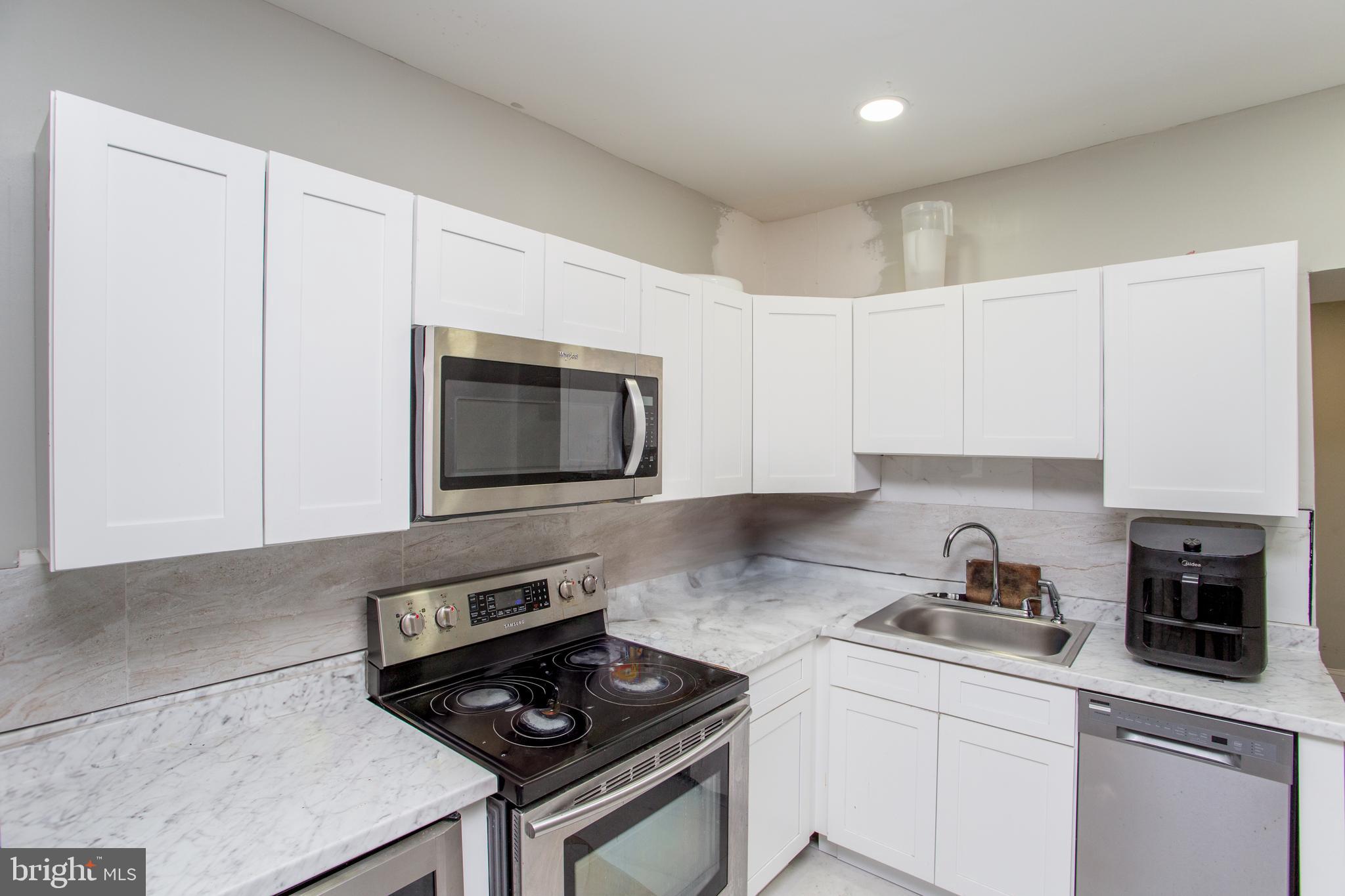 PHILADELPHIA (SOUTHWEST) - Residential