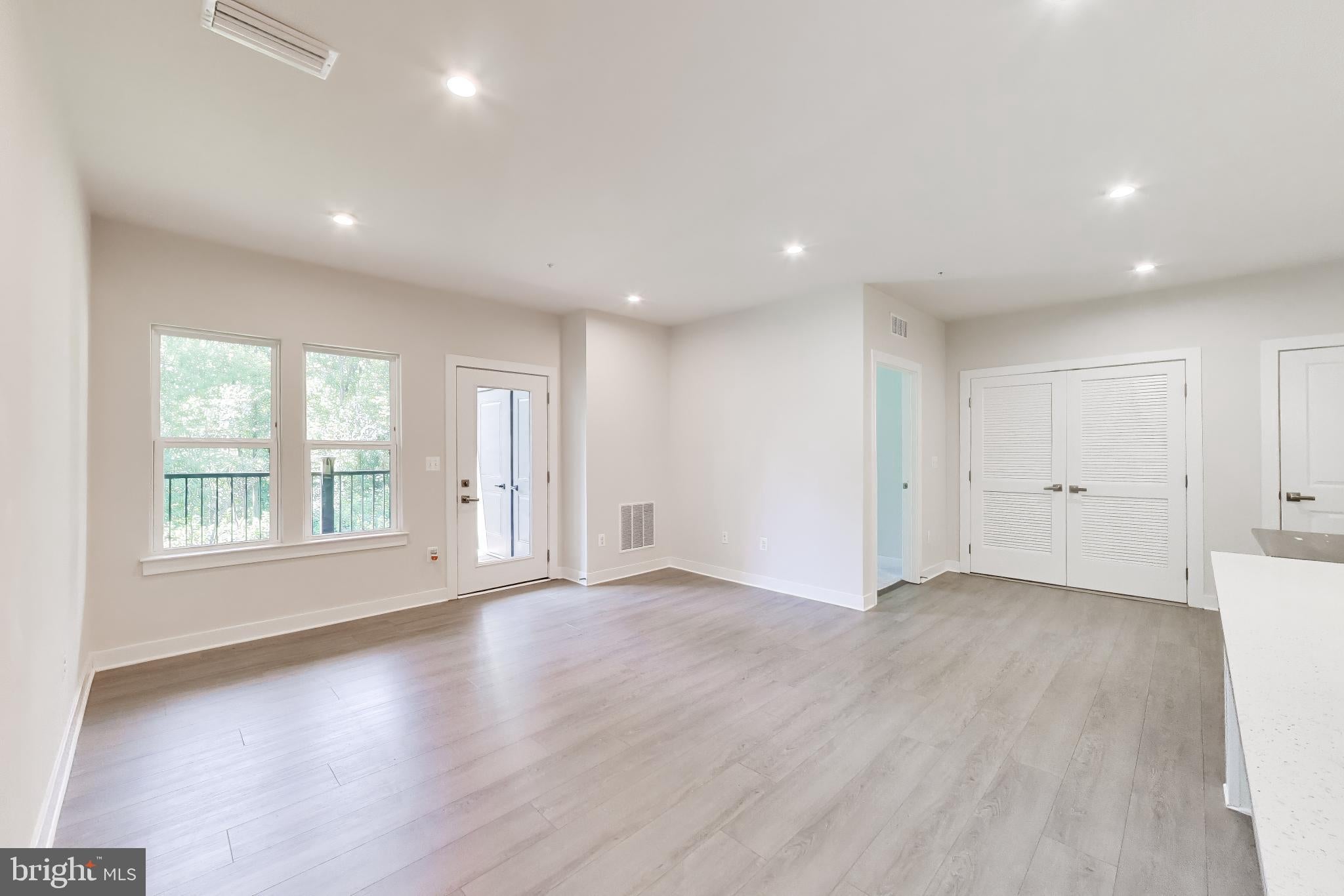 10411 RESORT ROAD J