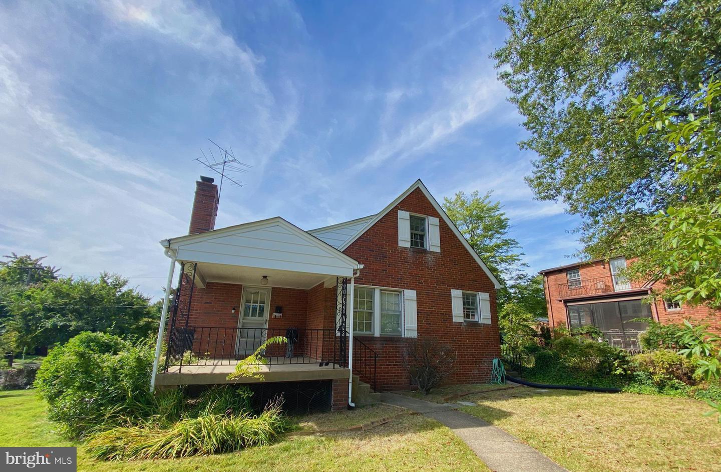 LYON VILLAGE - Residential Lease