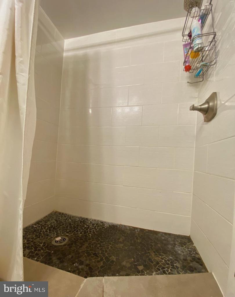 LYON VILLAGE - Residential Lease